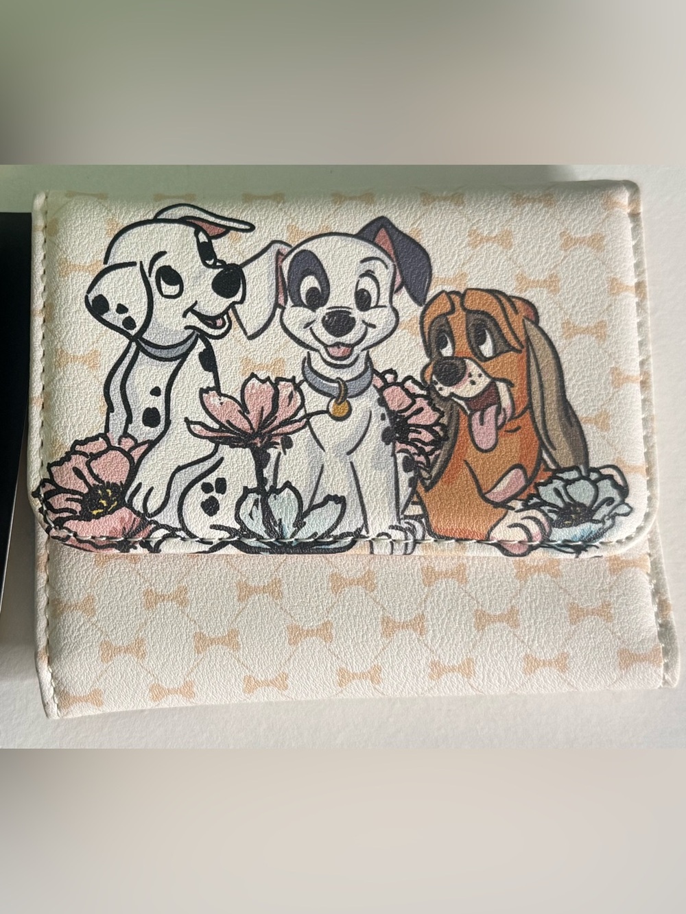 Loungefly Dogs Floral Wallet - White & Tan